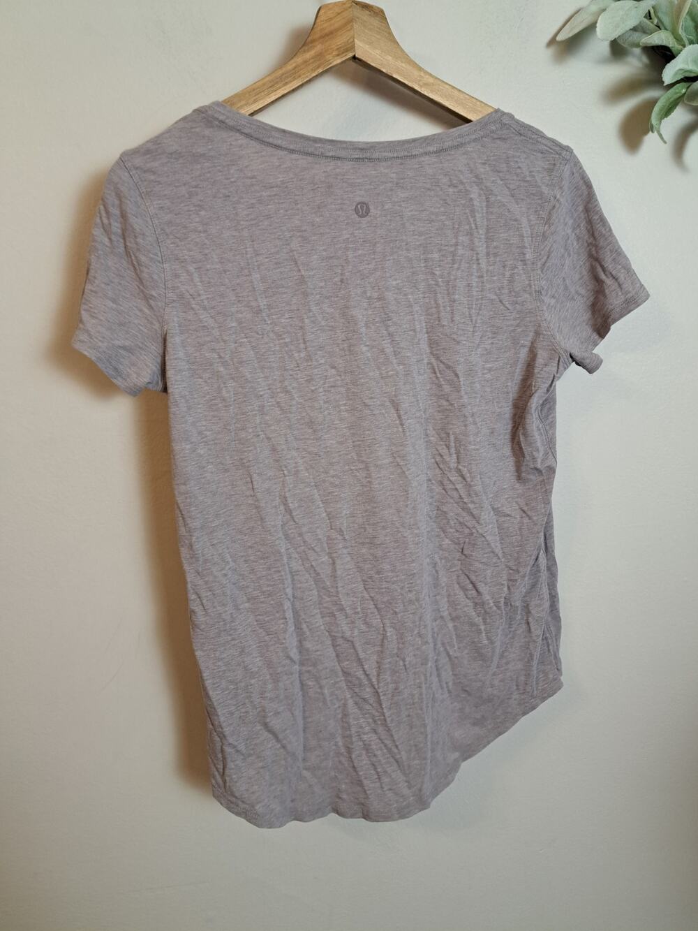 Lululemon Light Purple T-shirt Women's V-neck Gym Athletic Sz M